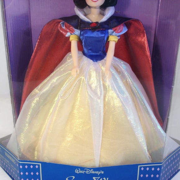 Vintage Disney's Classic Doll Collection Snow White #88002 Factory Sealed 1997 - Picture 3 of 12